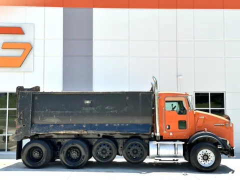 More photos of 2005 KENWORTH T800 at Forge Truck Centers - South Carolina, SC