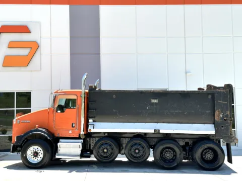 More photos of 2005 KENWORTH T800 at Forge Truck Centers - South Carolina, SC