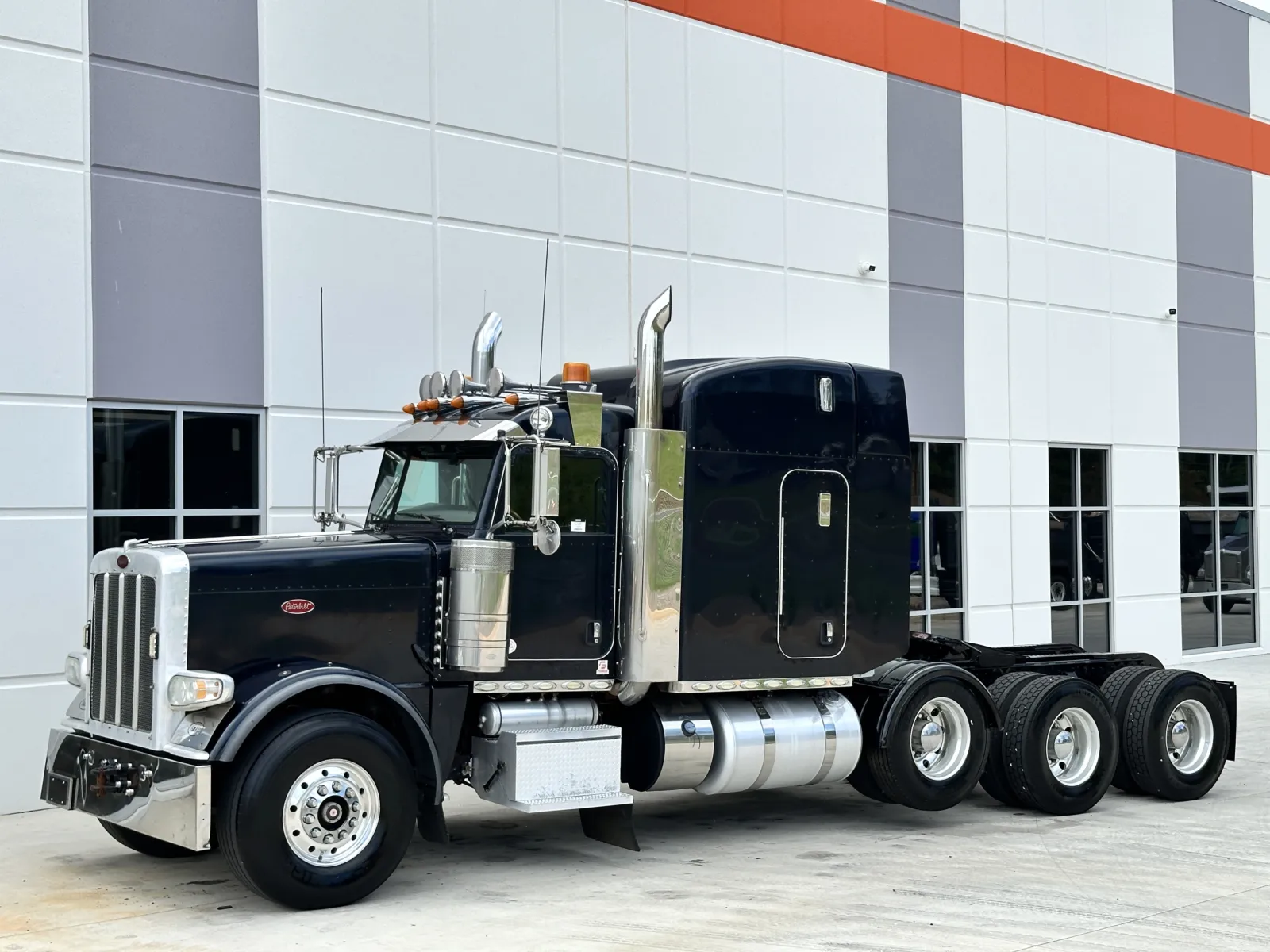 2013 Peterbilt 388 in Greer, SC — photo 2