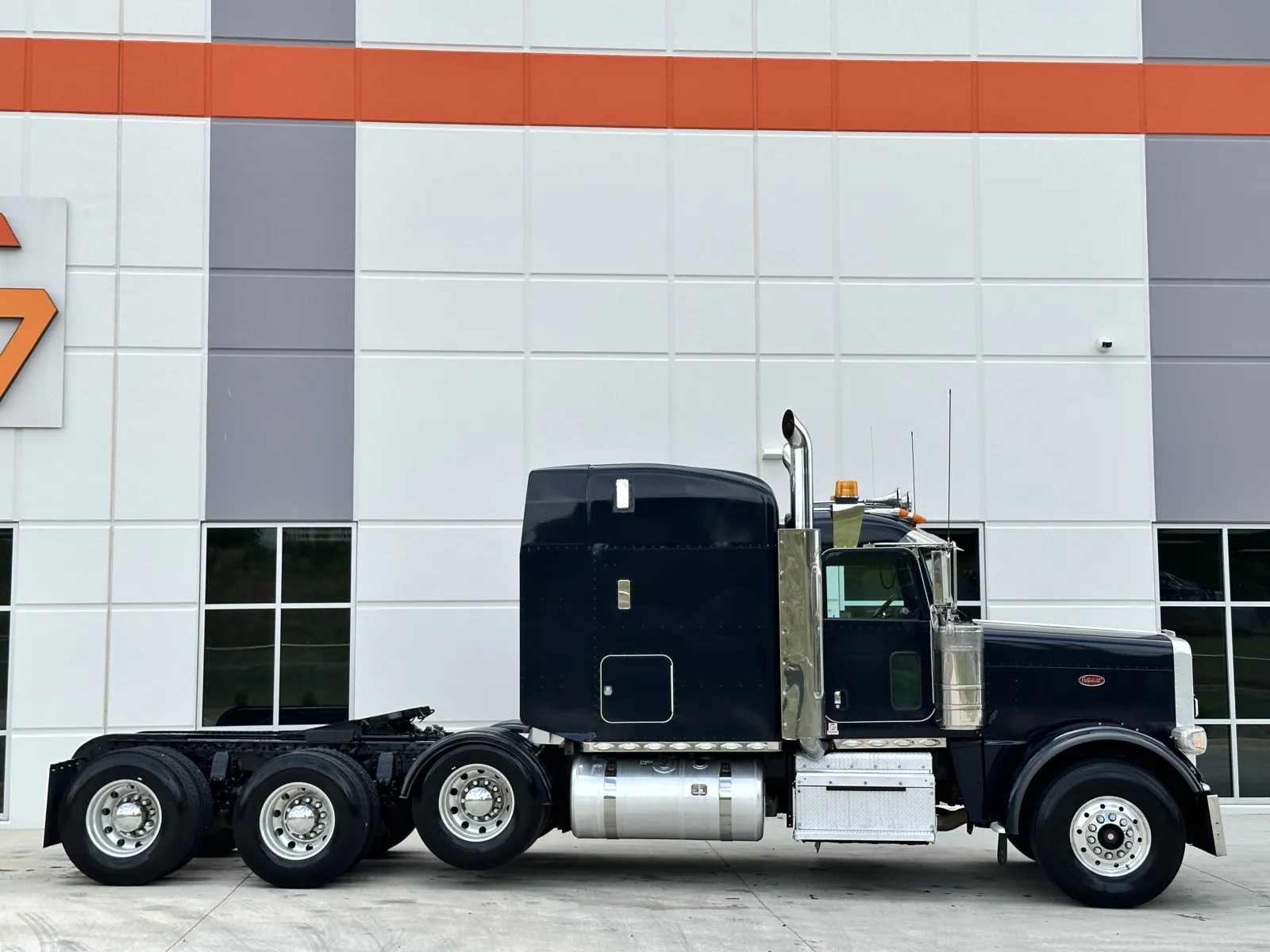 2013 Peterbilt 388 in Greer, SC — photo 3