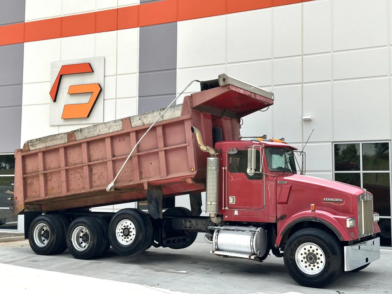 2000 Kenworth W900 in Greer, SC