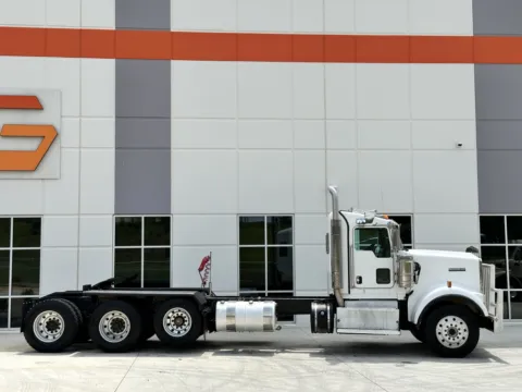 Another view of 2014 KENWORTH W900 for sale in Greer, SC at Forge Truck Centers - South Carolina