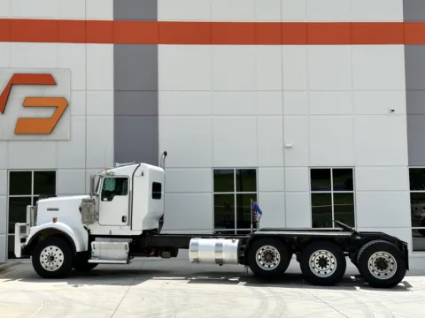More photos of 2014 KENWORTH W900 at Forge Truck Centers - South Carolina, SC
