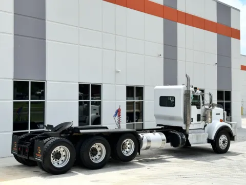 More photos of 2014 KENWORTH W900 at Forge Truck Centers - South Carolina, SC