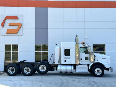Another view of 2016 KENWORTH T800 for sale in Greer, SC at Forge Truck Centers - South Carolina