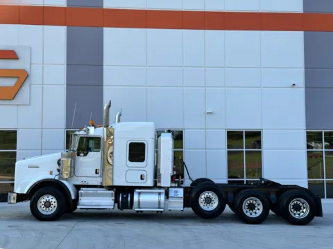 More photos of 2016 KENWORTH T800 at Forge Truck Centers - South Carolina, SC