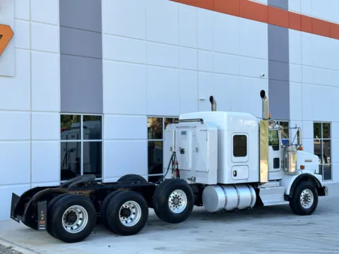 More photos of 2016 KENWORTH T800 at Forge Truck Centers - South Carolina, SC
