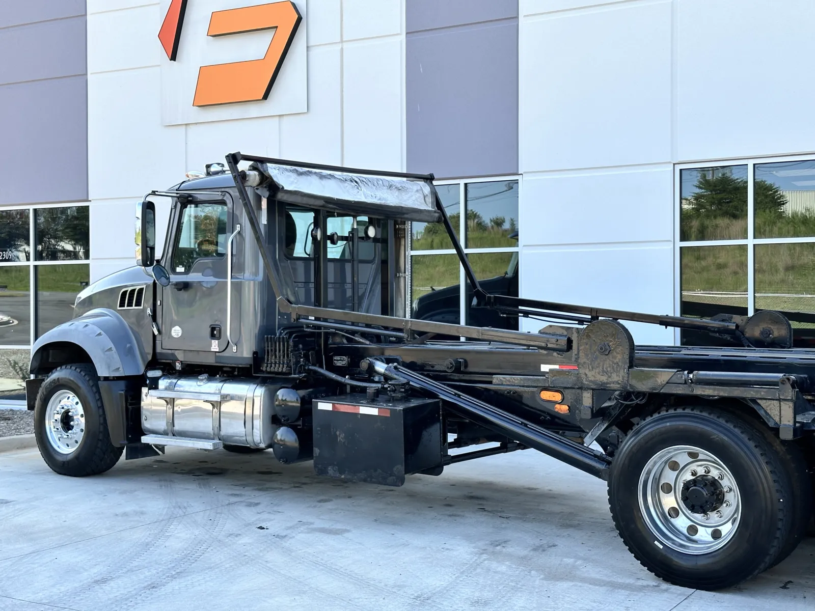 2017 Mack Granite in Greer, SC — photo 8