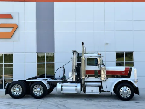 Another view of 2016 PETERBILT 389 for sale in Greer, SC at Forge Truck Centers - South Carolina
