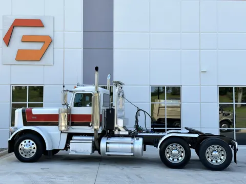 More photos of 2016 PETERBILT 389 at Forge Truck Centers - South Carolina, SC