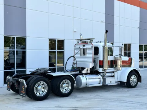 More photos of 2016 PETERBILT 389 at Forge Truck Centers - South Carolina, SC
