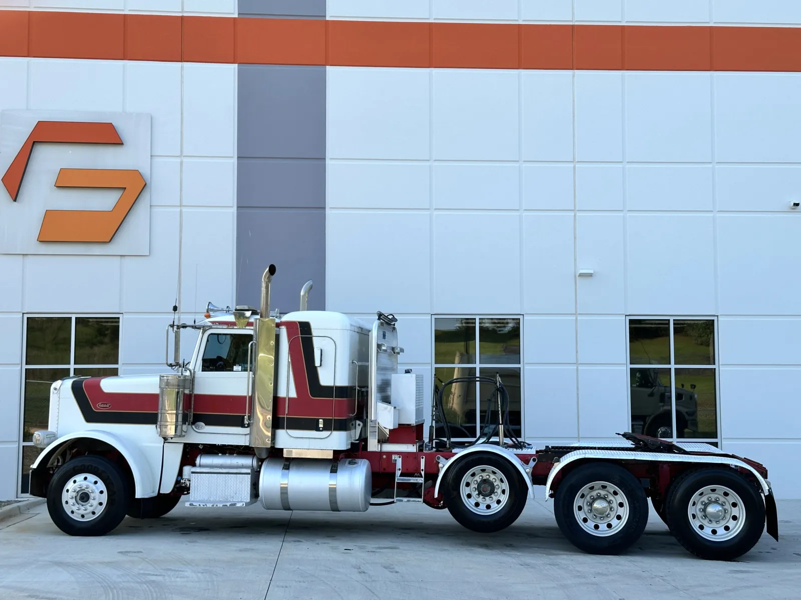 2012 Peterbilt 388 in Greer, SC — photo 4