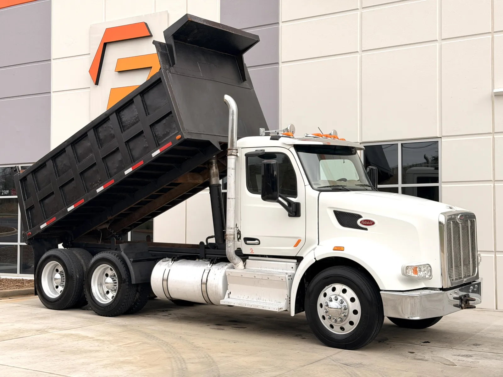 2016 PETERBILT 567