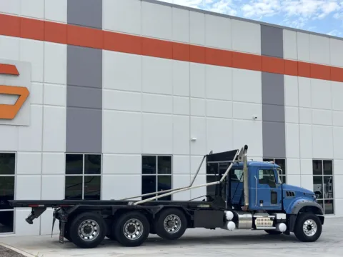 More photos of 2015 MACK GU713 at Forge Truck Centers - South Carolina, SC