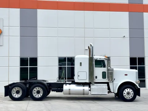 Another view of 2016 PETERBILT 389 for sale in Greer, SC at Forge Truck Centers - South Carolina