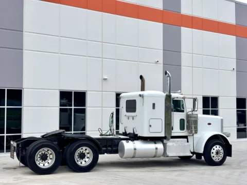 More photos of 2016 PETERBILT 389 at Forge Truck Centers - South Carolina, SC