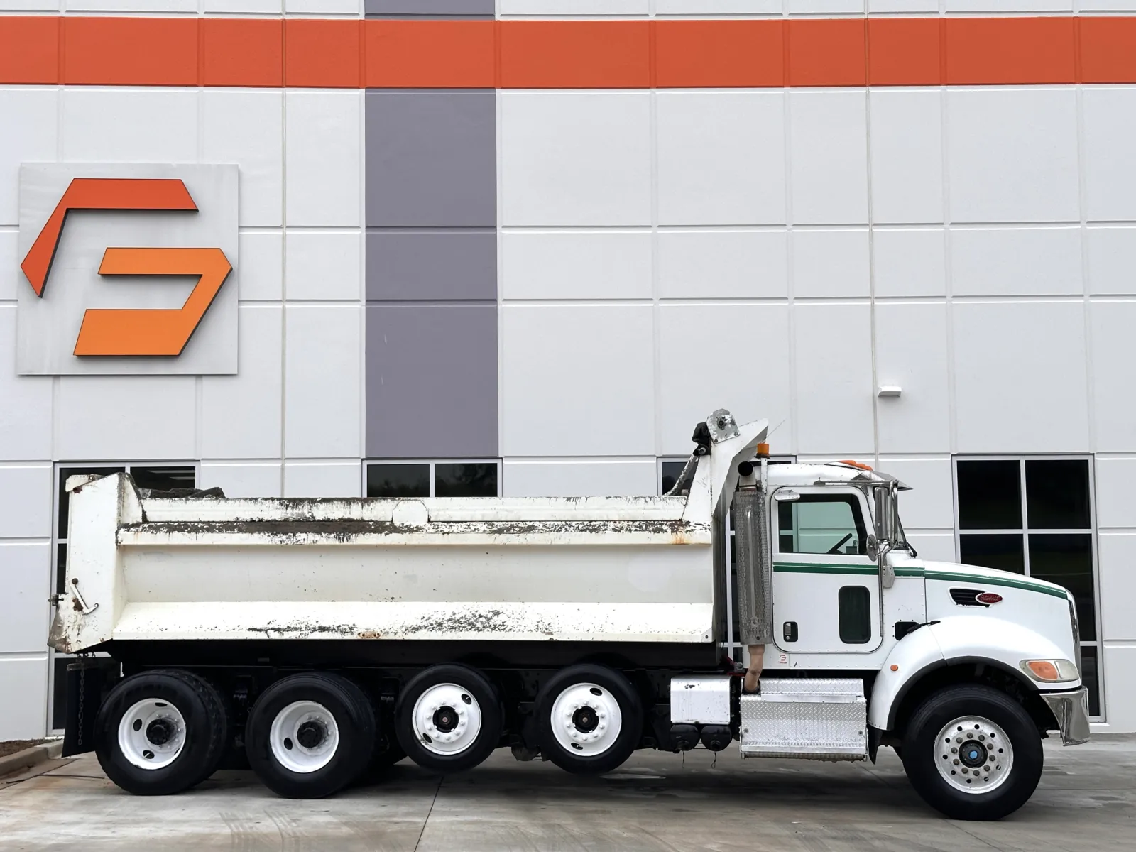 2015 Peterbilt 348 in Greer, SC — photo 4