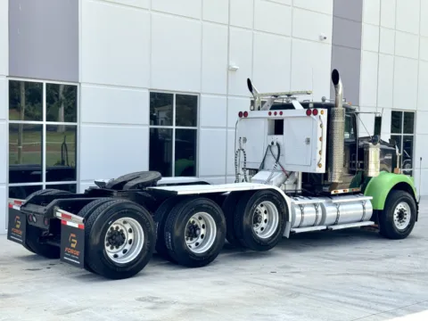 More photos of 1997 KENWORTH W900 at Forge Truck Centers - South Carolina, SC