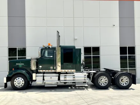 More photos of 2019 WESTERN STAR 4900 at Forge Truck Centers - South Carolina, SC