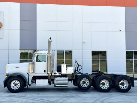 More photos of 2007 PETERBILT 379 at Forge Truck Centers - South Carolina, SC