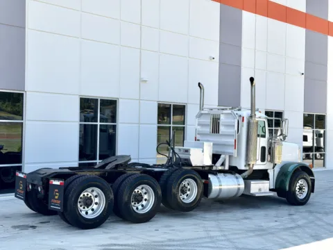 More photos of 2007 PETERBILT 379 at Forge Truck Centers - South Carolina, SC