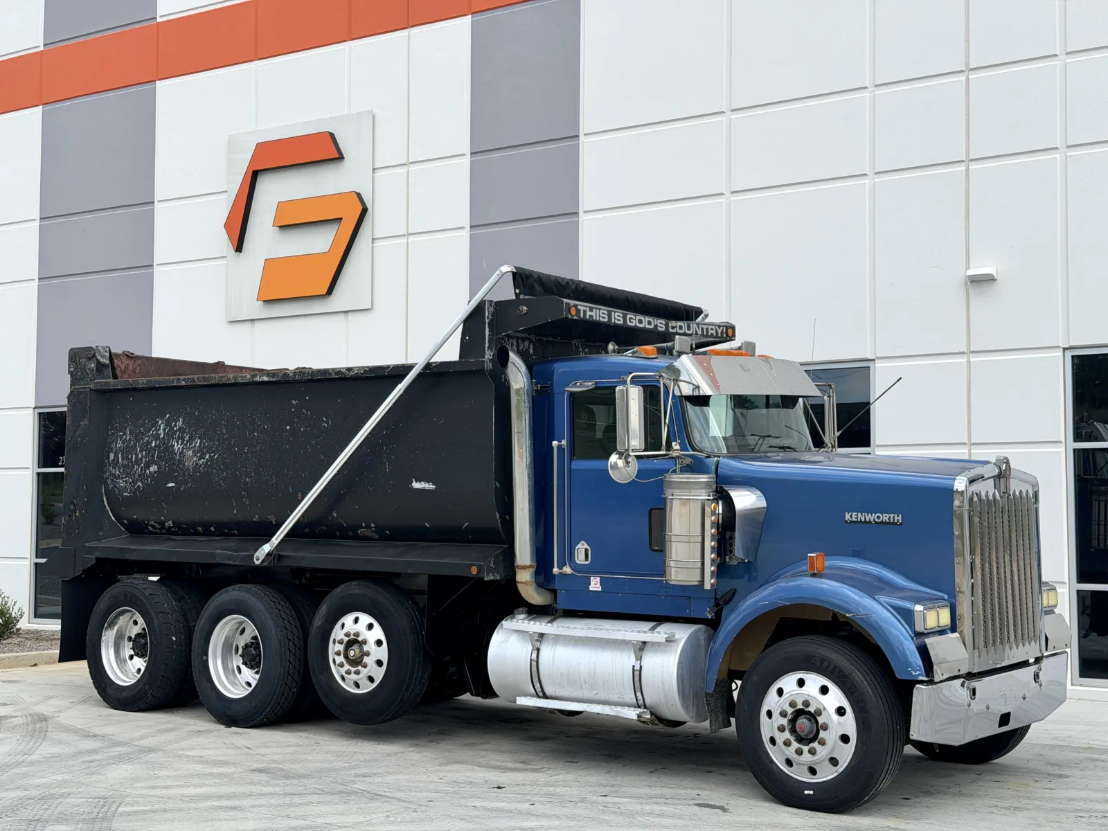 2004 Kenworth W900 in Greer, SC — photo 2