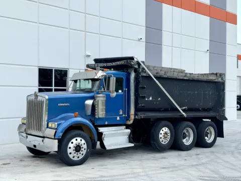 Another view of 2004 KENWORTH W900 for sale in Greer, SC at Forge Truck Centers - South Carolina