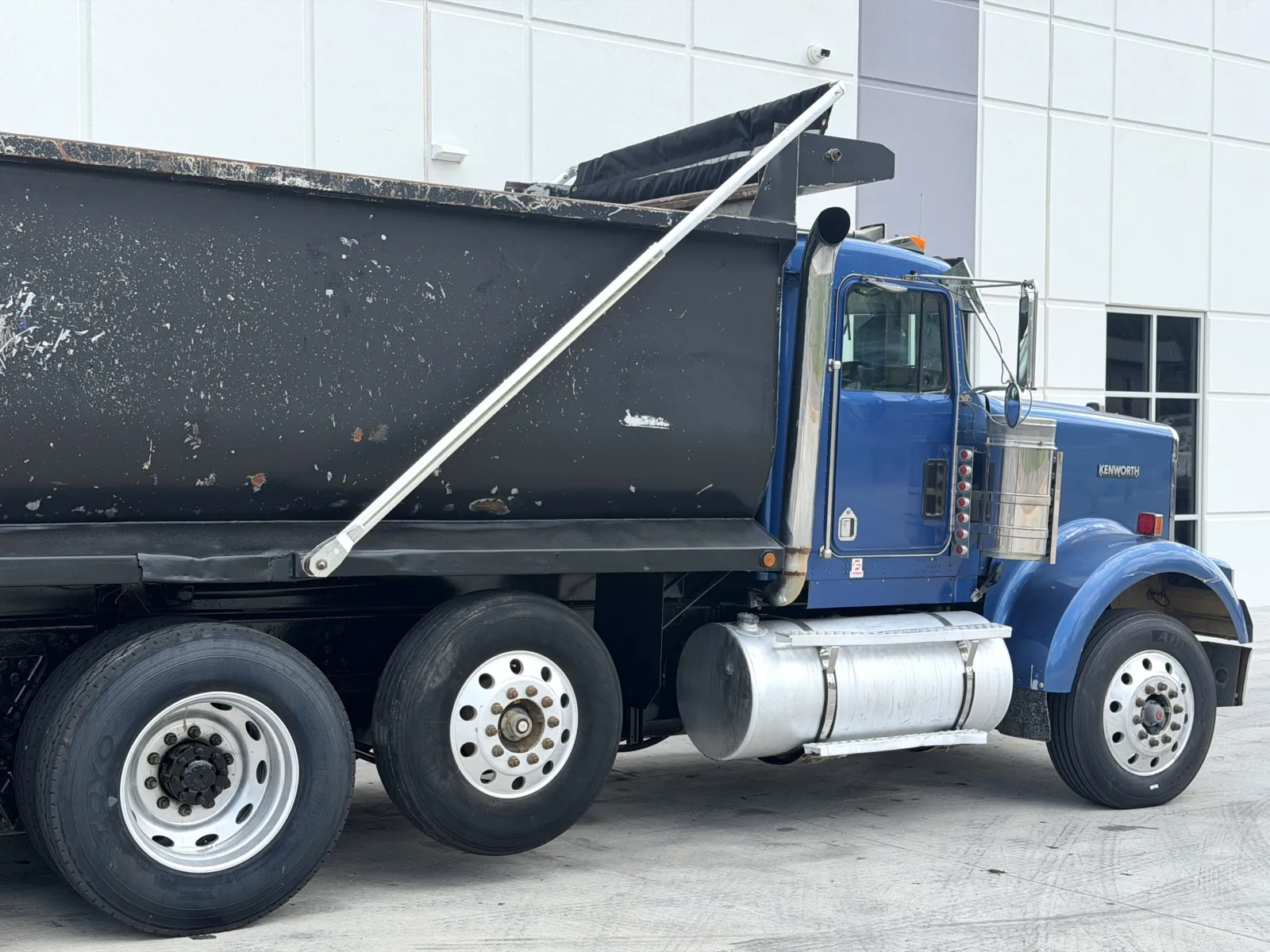 2004 Kenworth W900 in Greer, SC — photo 8