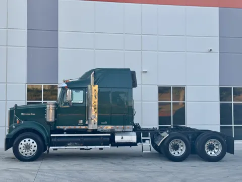 More photos of 2016 WESTERN STAR 4900 at Forge Truck Centers - South Carolina, SC