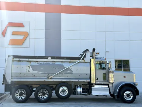 More photos of 2021 PETERBILT 389 at Forge Truck Centers - South Carolina, SC