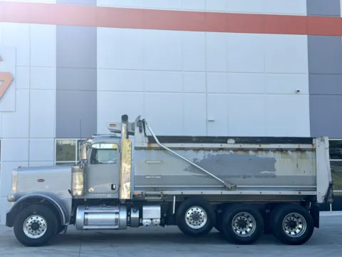 More photos of 2021 PETERBILT 389 at Forge Truck Centers - South Carolina, SC