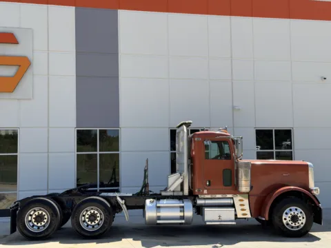 Another view of 2014 PETERBILT 389 for sale in Greer, SC at Forge Truck Centers - South Carolina