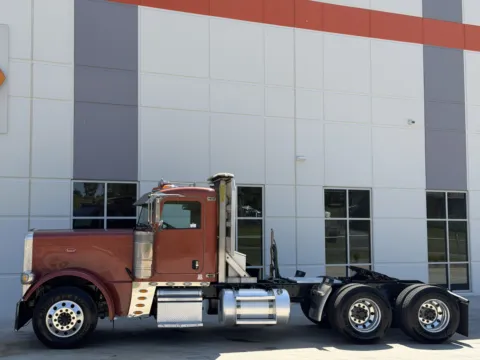 More photos of 2014 PETERBILT 389 at Forge Truck Centers - South Carolina, SC