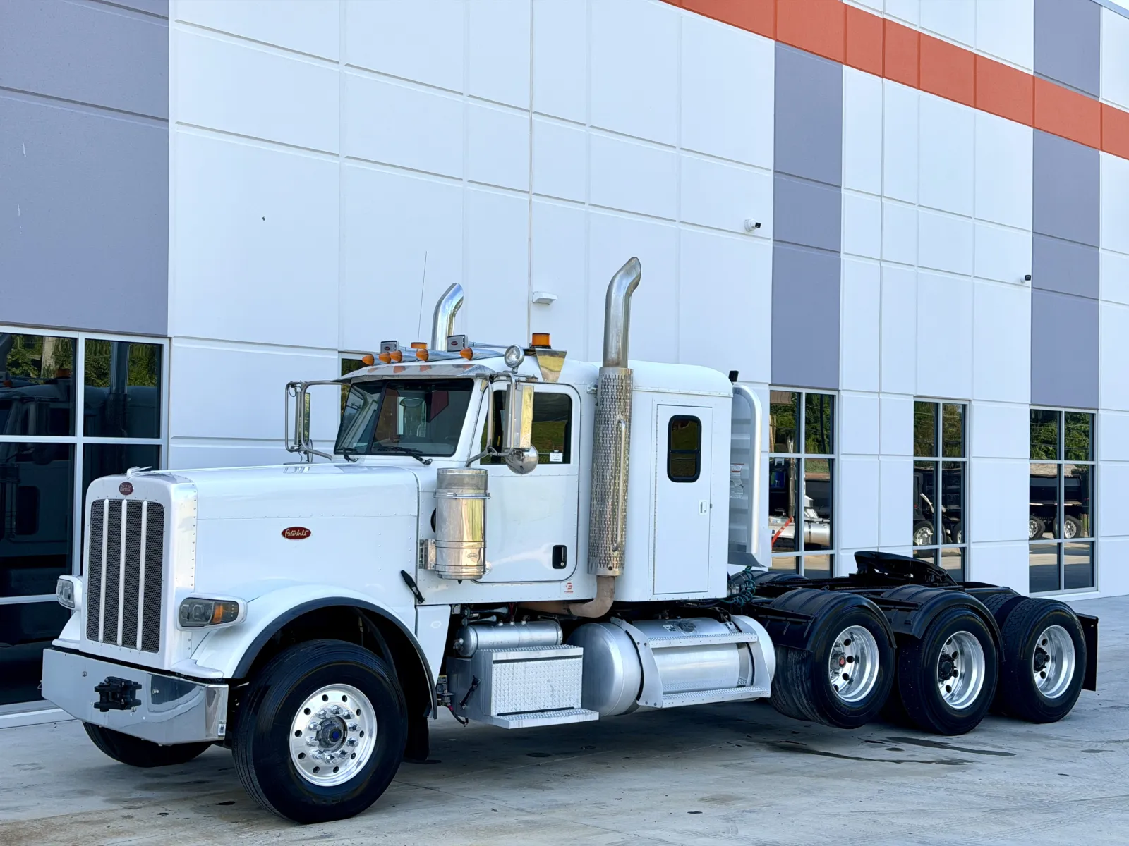 2014 Peterbilt 388 in Greer, SC — photo 2
