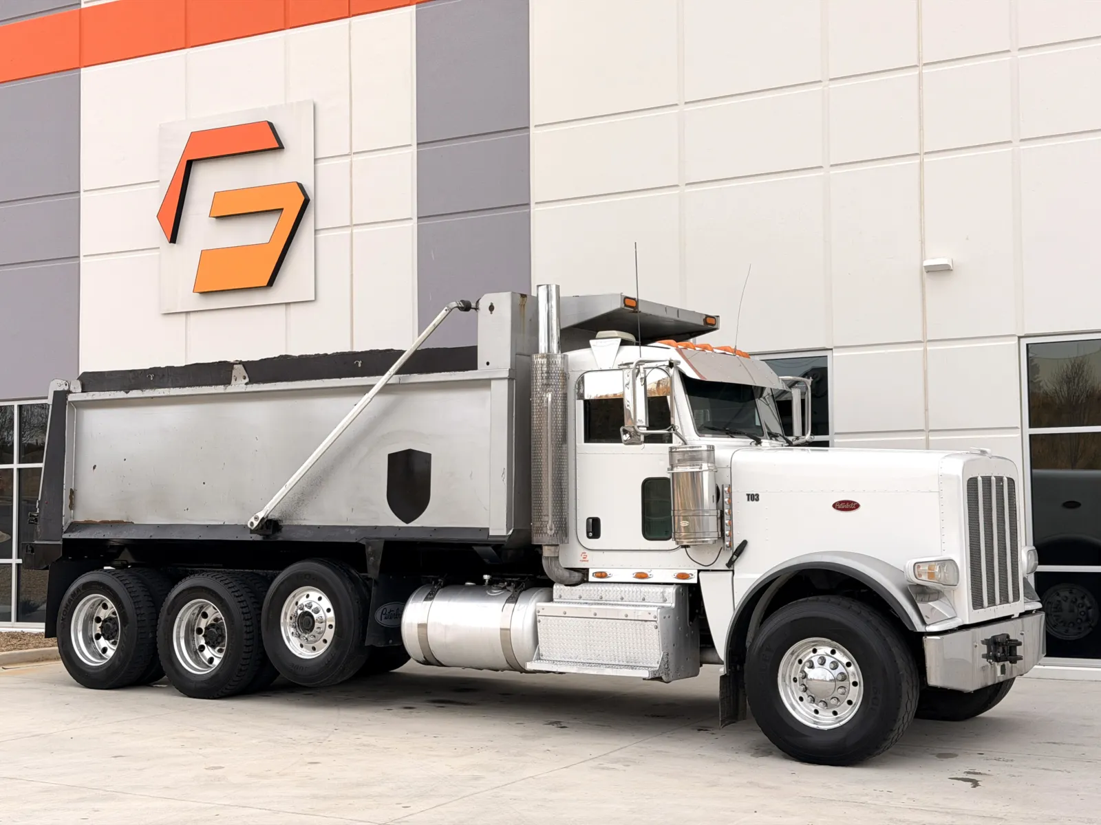 2011 Peterbilt 388 in Greer, SC — photo 2