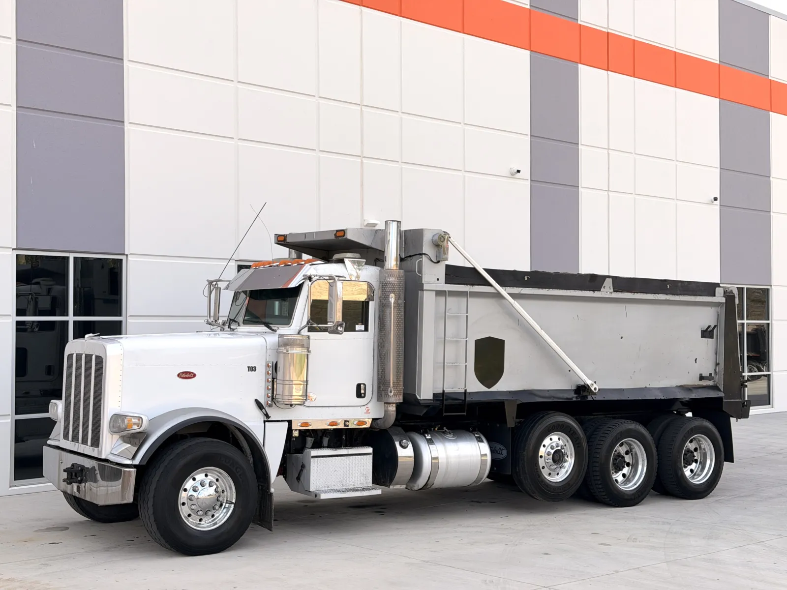 2011 Peterbilt 388 in Greer, SC — photo 3