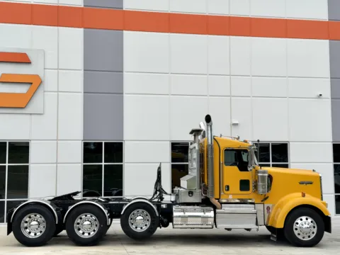 Another view of 2018 KENWORTH W900 for sale in Greer, SC at Forge Truck Centers - South Carolina
