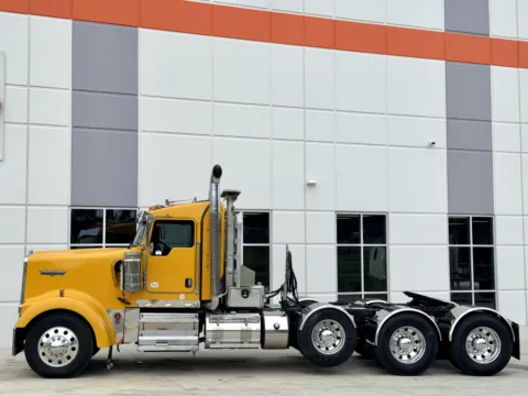 More photos of 2018 KENWORTH W900 at Forge Truck Centers - South Carolina, SC