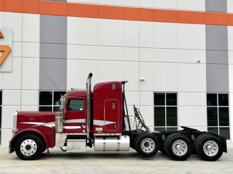 More photos of 2007 PETERBILT 379 at Forge Truck Centers - South Carolina, SC