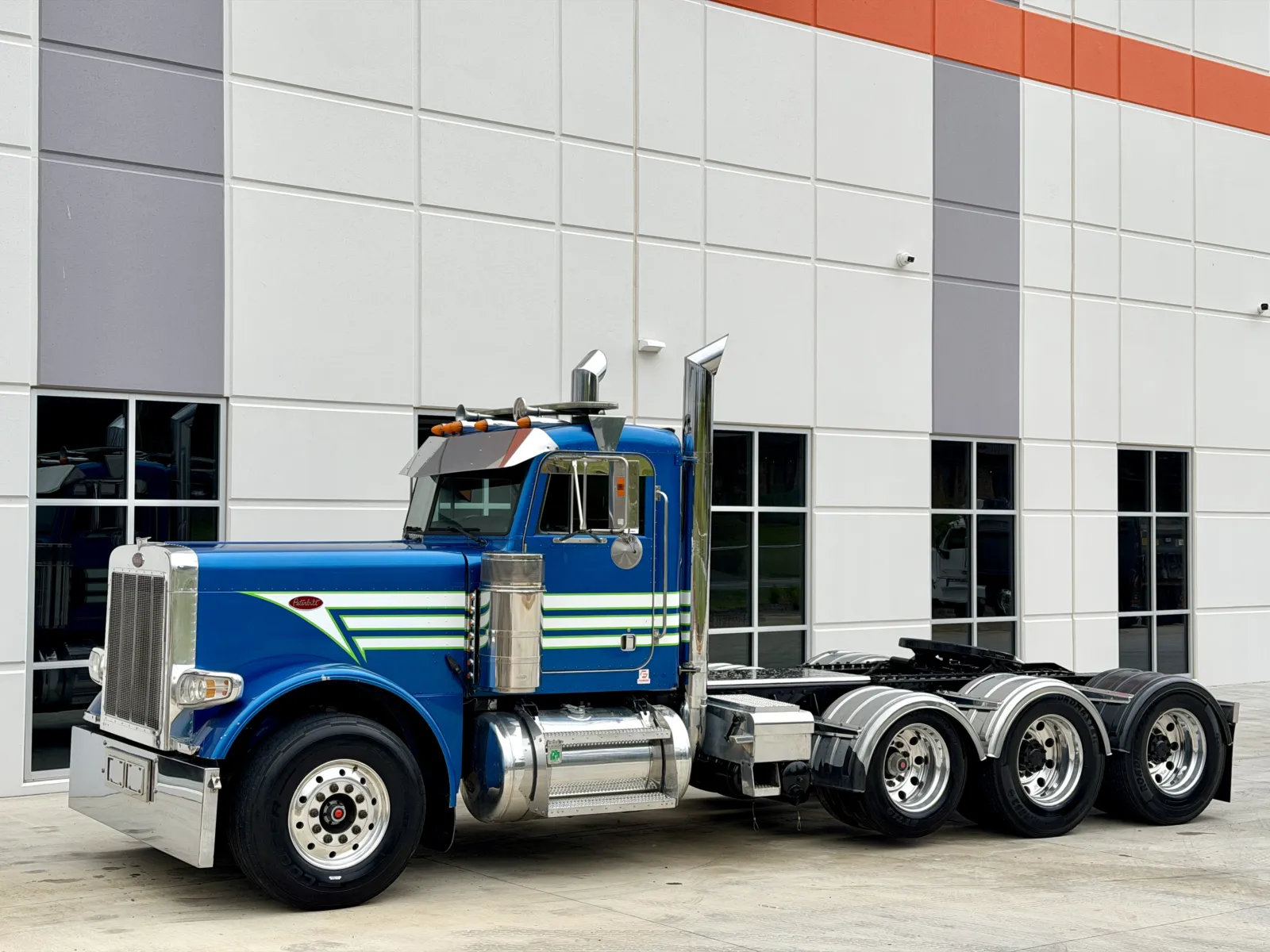 2001 Peterbilt 379 in Greer, SC — photo 2