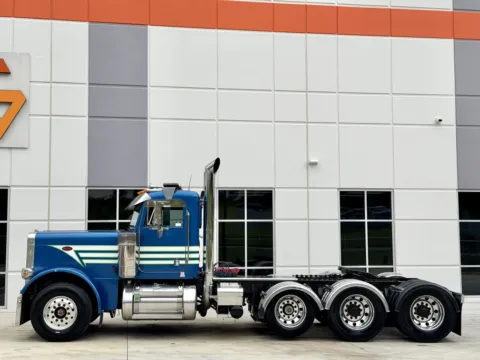 More photos of 2001 PETERBILT 379 at Forge Truck Centers - South Carolina, SC