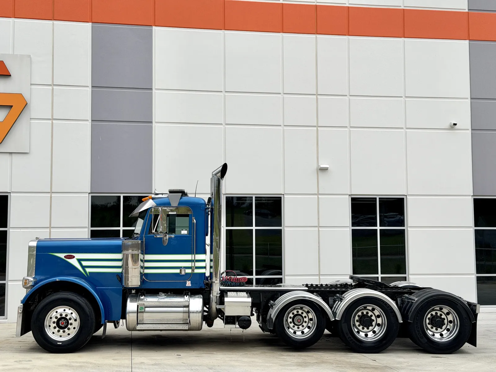 2001 Peterbilt 379 in Greer, SC — photo 4