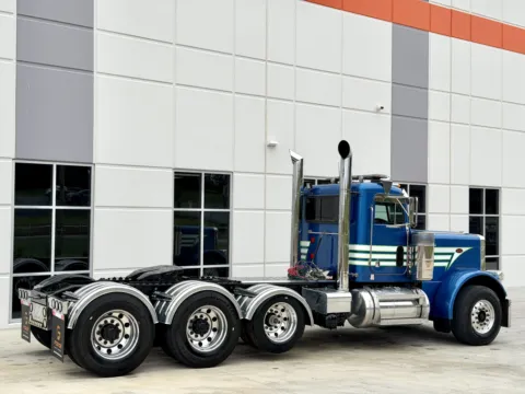 More photos of 2001 PETERBILT 379 at Forge Truck Centers - South Carolina, SC
