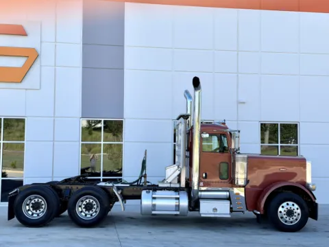 More photos of 2014 PETERBILT 389 at Forge Truck Centers - South Carolina, SC