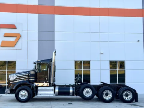 More photos of 2008 KENWORTH T800 at Forge Truck Centers - South Carolina, SC
