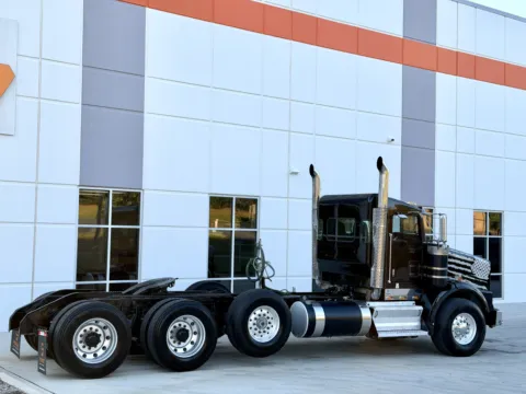 More photos of 2008 KENWORTH T800 at Forge Truck Centers - South Carolina, SC