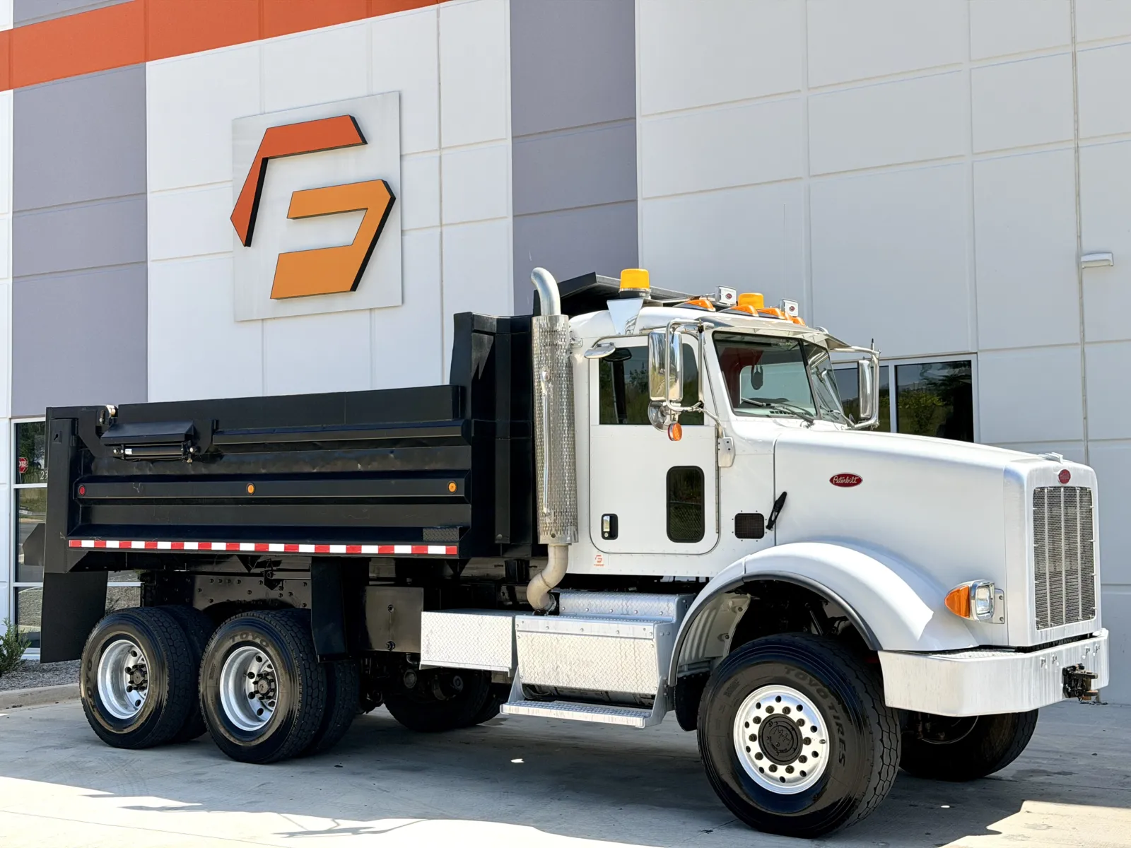 2015 Peterbilt 365 in Greer, SC — photo 2