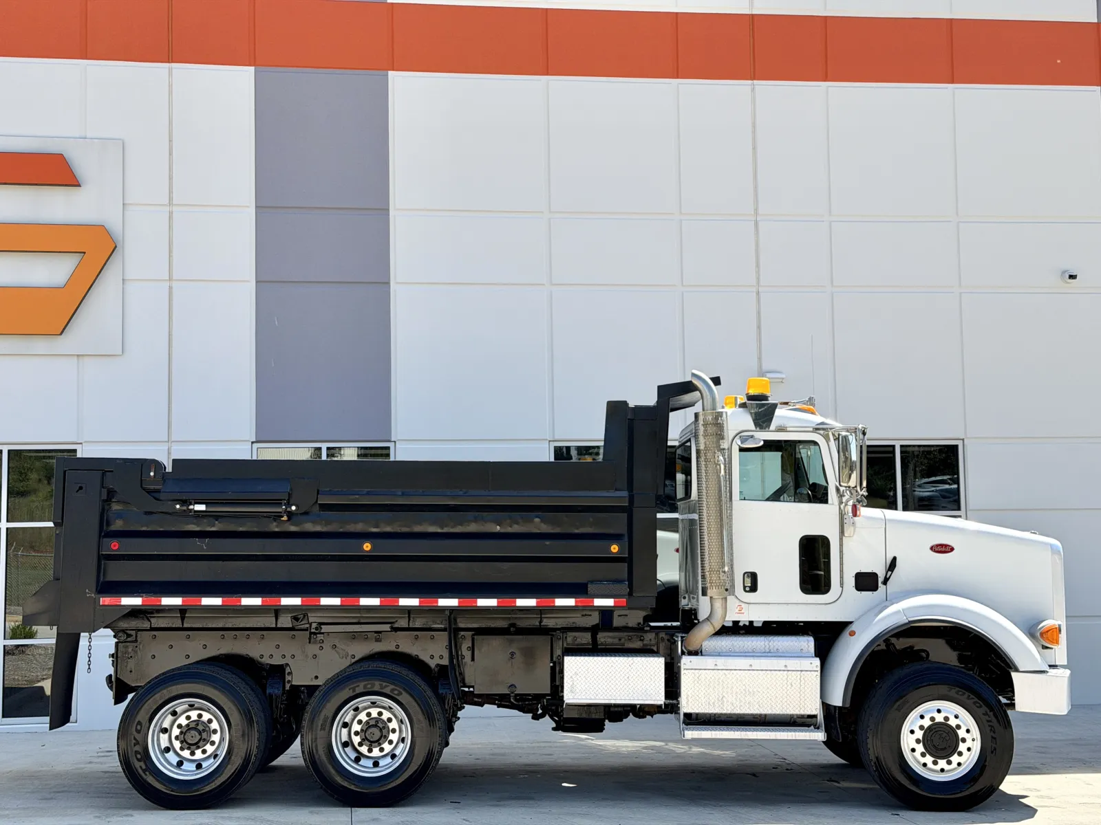 2015 Peterbilt 365 in Greer, SC — photo 4