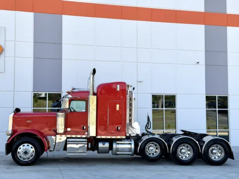 More photos of 2016 PETERBILT 389 at Forge Truck Centers - South Carolina, SC