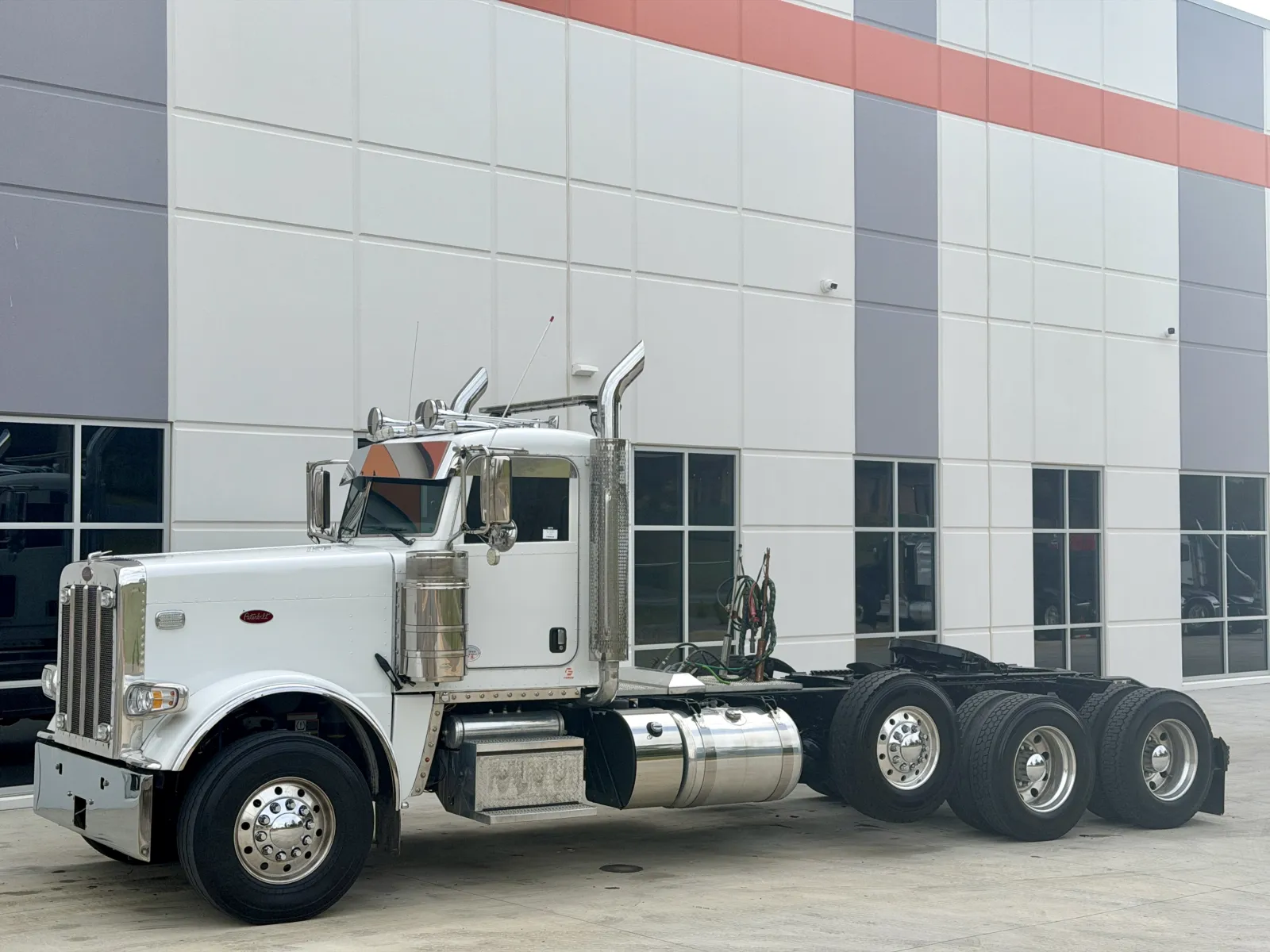 2022 Peterbilt 389 in Greer, SC — photo 2